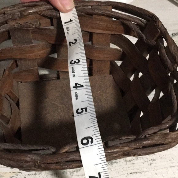 Heavy wooden bottom small brown basket with hole in bottom of wood. - Picture 5 of 7